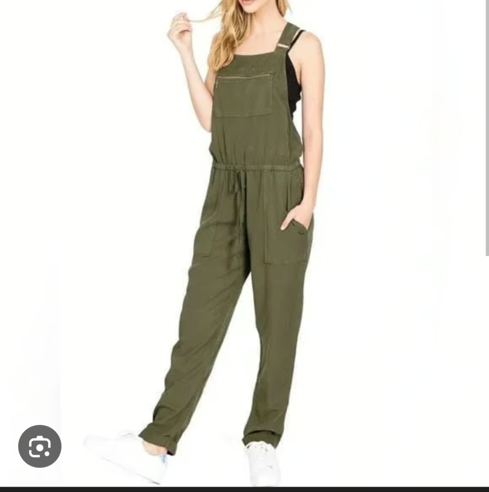 Aritzia Wilfred Free  Green Overalls with Front Pocket Size XS